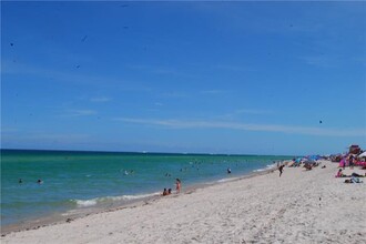 6515 Collins Ave, Unit 1102 in Miami, FL - Building Photo - Building Photo