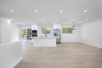 239 Walden Dr in Burlington, ON - Building Photo - Building Photo