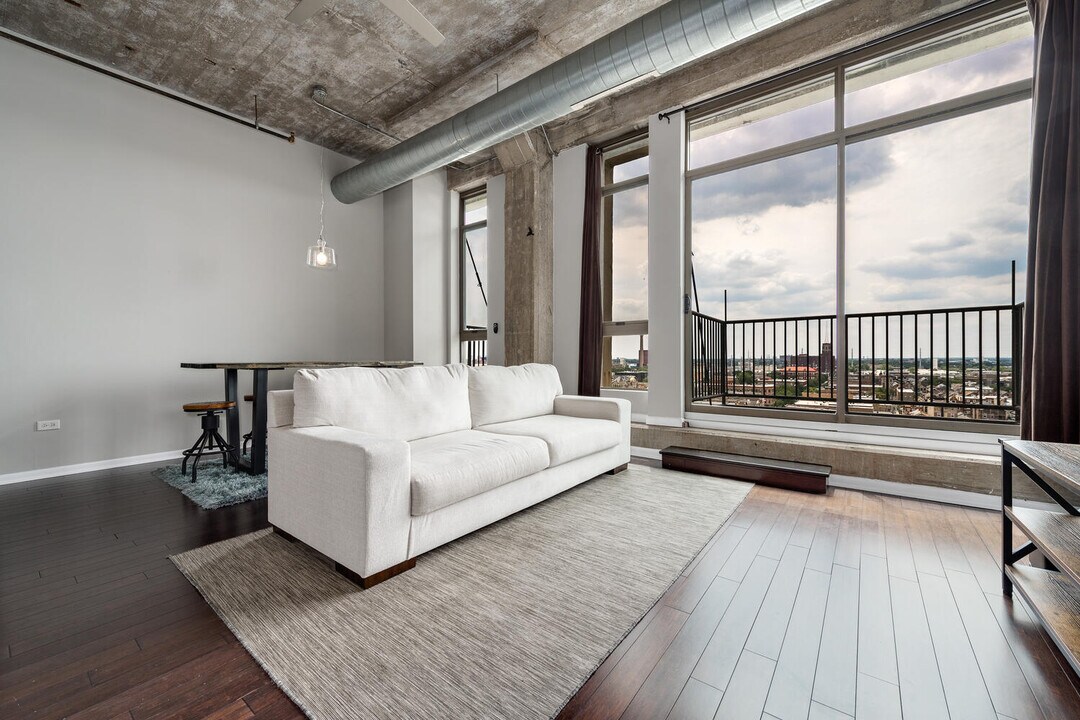 1550 S Blue Island Ave, Unit 1125 in Chicago, IL - Building Photo