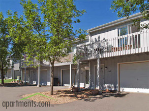 Brick Pond Apartments in Stillwater, MN - Foto de edificio - Building Photo