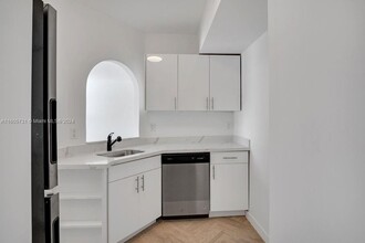 747 Michigan Ave, Unit 204 in Miami Beach, FL - Building Photo - Building Photo