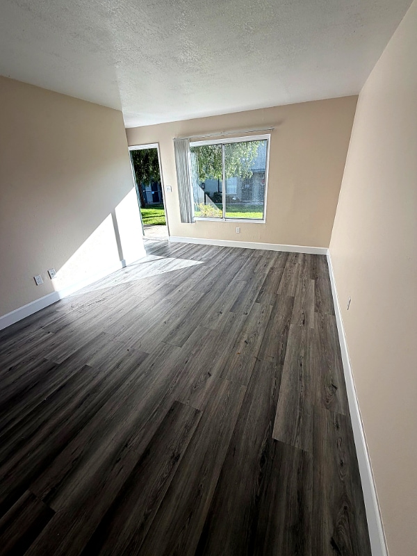 610 Silverwood Ave in Upland, CA - Foto de edificio - Building Photo