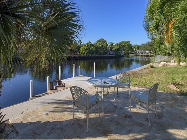1310 NE 30th St in Oakland Park, FL - Building Photo - Building Photo