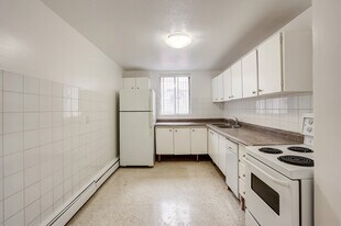 235 Bay St in Ottawa, ON - Building Photo