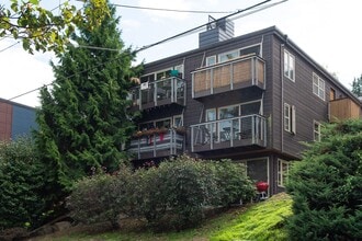 17 Etruria in Seattle, WA - Building Photo - Building Photo