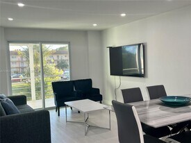8595 Sunrise Lakes Blvd in Sunrise, FL - Building Photo