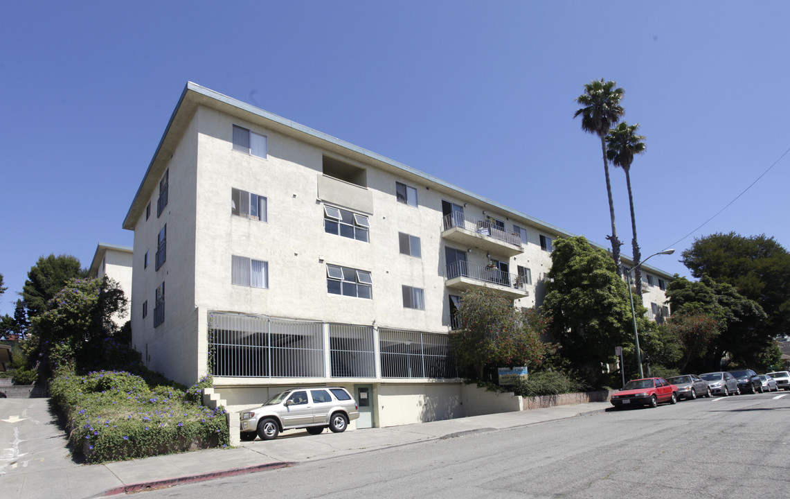 Summit Crest Apartments in Oakland, CA - Building Photo