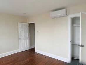 124 Rockaway Ave in Valley Stream, NY - Building Photo - Building Photo