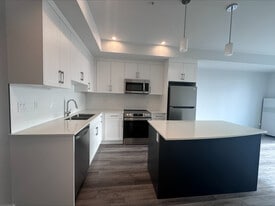 660 Beach Rd in Qualicum Beach, BC - Building Photo