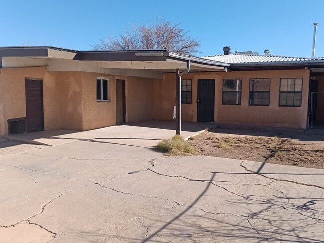 515 S 11th St in Belen, NM - Building Photo - Building Photo