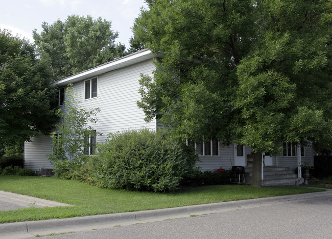 2096 Fry St in Roseville, MN - Building Photo - Building Photo