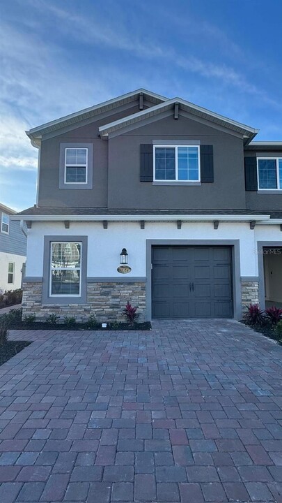 2782 Narcoossee Cmns Wy in St. Cloud, FL - Building Photo