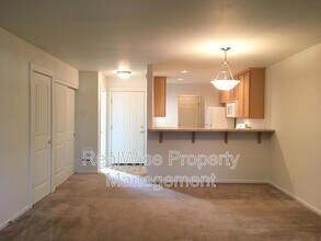 2466 SW Timber View Ct in Redmond, OR - Foto de edificio - Building Photo