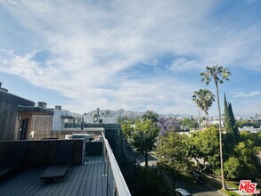 1041 N Spaulding Ave in West Hollywood, CA - Building Photo - Building Photo