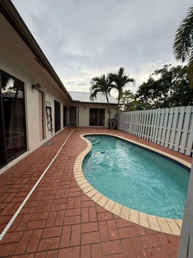 8845 Center Ct Dr in Boynton Beach, FL - Building Photo - Building Photo