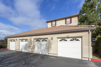 Tuscana Townhomes in Tracy, CA - Foto de edificio - Building Photo