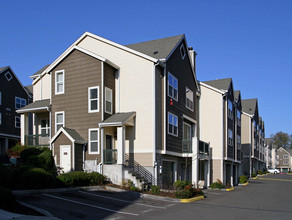 WildWood Townhomes in Lynnwood, WA - Building Photo - Building Photo