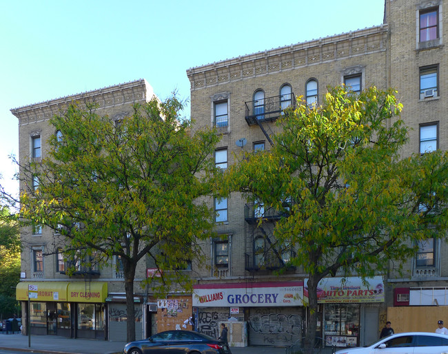 261-267 Dyckman St in New York, NY - Foto de edificio - Building Photo