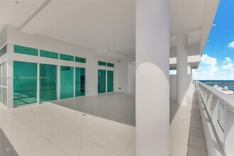 1080 Brickell Ave, Unit 4401 in Miami, FL - Building Photo - Building Photo