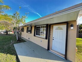 11852 SW 202nd St in Miami, FL - Building Photo