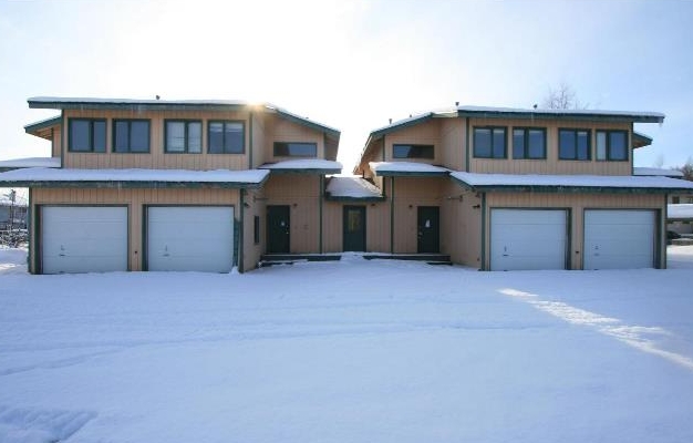 7410 Woburn Cir in Anchorage, AK - Foto de edificio