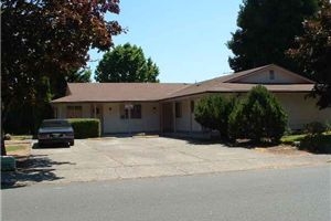 Hybrid Manor in Salem, OR - Foto de edificio - Building Photo