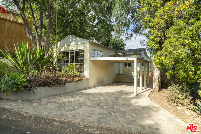 property at 816 Basin Dr