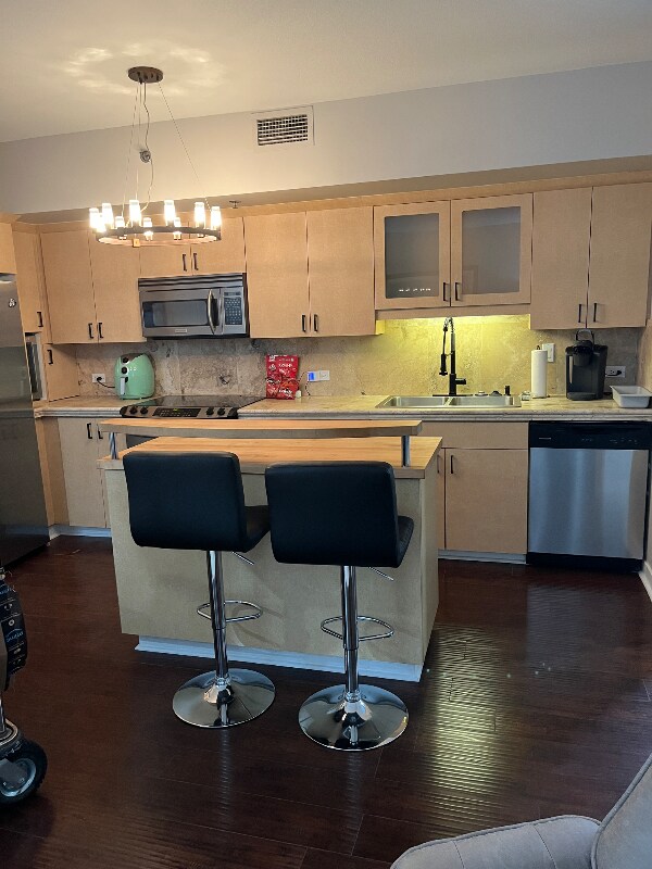 425 W Beech St in San Diego, CA - Foto de edificio - Building Photo