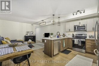 527 Broadhead Ave in Ottawa, ON - Building Photo - Building Photo