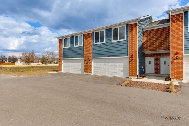 1059 Gillespie Ln in Yorkville, IL - Building Photo - Building Photo