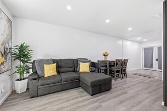 9829 Park Ln Ct in Dallas, TX - Building Photo - Building Photo