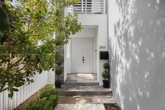 3368 SW 27th St in Miami, FL - Building Photo - Building Photo