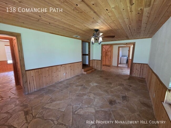 138 Comanche Path in Bandera, TX - Building Photo - Building Photo