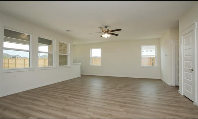 7546 Coral Ter Dr in Cypress, TX - Foto de edificio - Building Photo