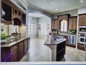 15811 Tremout Hollow Ln in Houston, TX - Building Photo - Building Photo