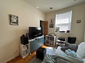 2552 W Eastwood Ave, Unit 1E in Chicago, IL - Building Photo - Building Photo