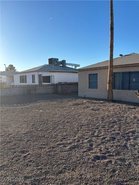 48 Mallory St in Henderson, NV - Building Photo