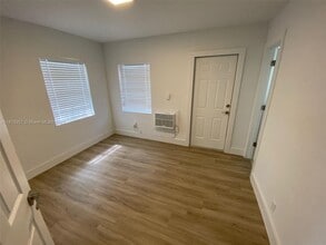 11310 Peachtree Dr in Miami, FL - Building Photo - Building Photo