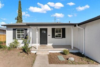 8420-8424 Dallas St in La Mesa, CA - Building Photo - Building Photo