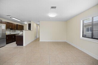 7604 SW 10th Ct in North Lauderdale, FL - Building Photo - Building Photo