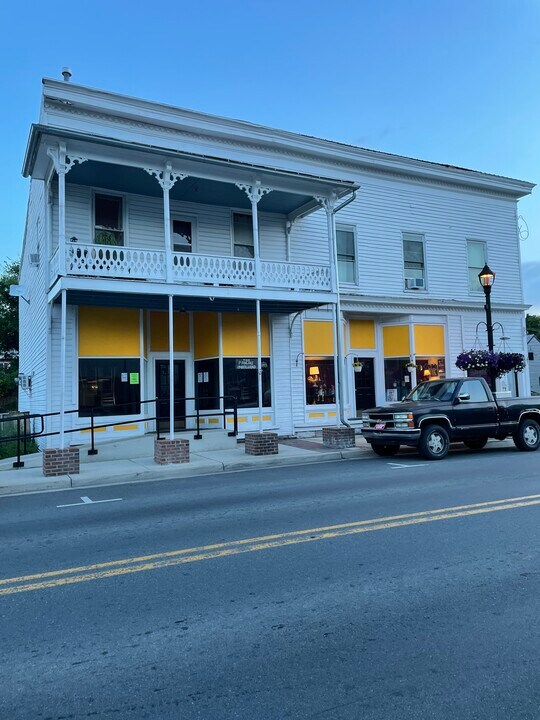 221 W King St, Unit 1 in Strasburg, VA - Building Photo