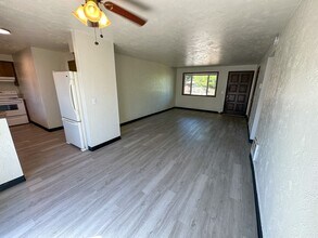 1574-1594-1594 Evergreen Ave NE in Salem, OR - Building Photo - Building Photo