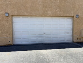 4915 E Russell Rd in Las Vegas, NV - Building Photo - Building Photo
