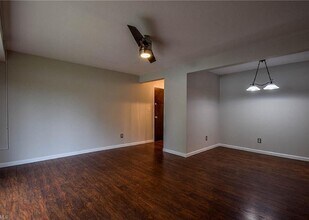 27359 Westown Blvd, Unit 1202 in Westlake, OH - Foto de edificio - Building Photo