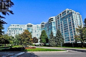 7825-7825 Bayview Ave in Markham, ON - Building Photo - Building Photo