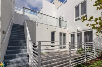 6302 NW 104th Path in Medley, FL - Building Photo - Building Photo