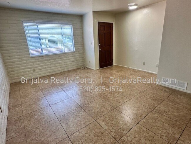 2614 N Winstel Blvd-Unit -2618 in Tucson, AZ - Building Photo - Building Photo