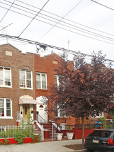 710 Logan St in Brooklyn, NY - Building Photo - Building Photo