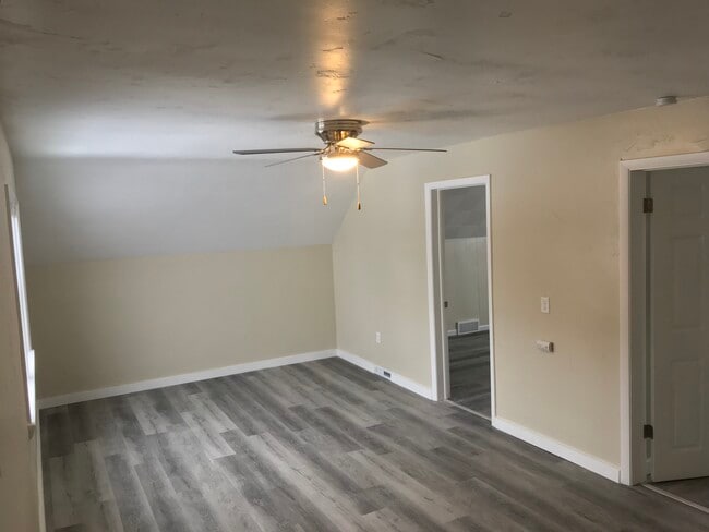 1011 W College Ave, Unit #2 in Appleton, WI - Building Photo - Building Photo