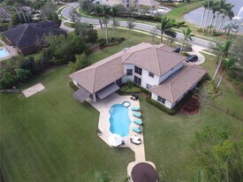 2750 Jockey Cir in Davie, FL - Building Photo